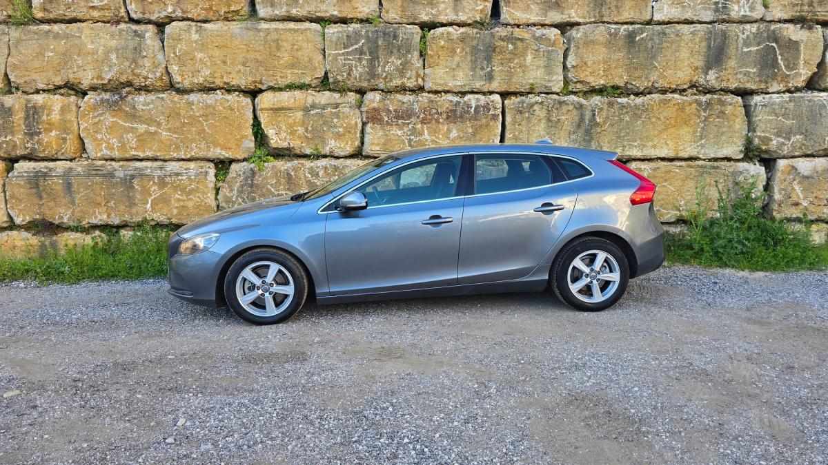 volvo-v40-2015-diesel-1560cc