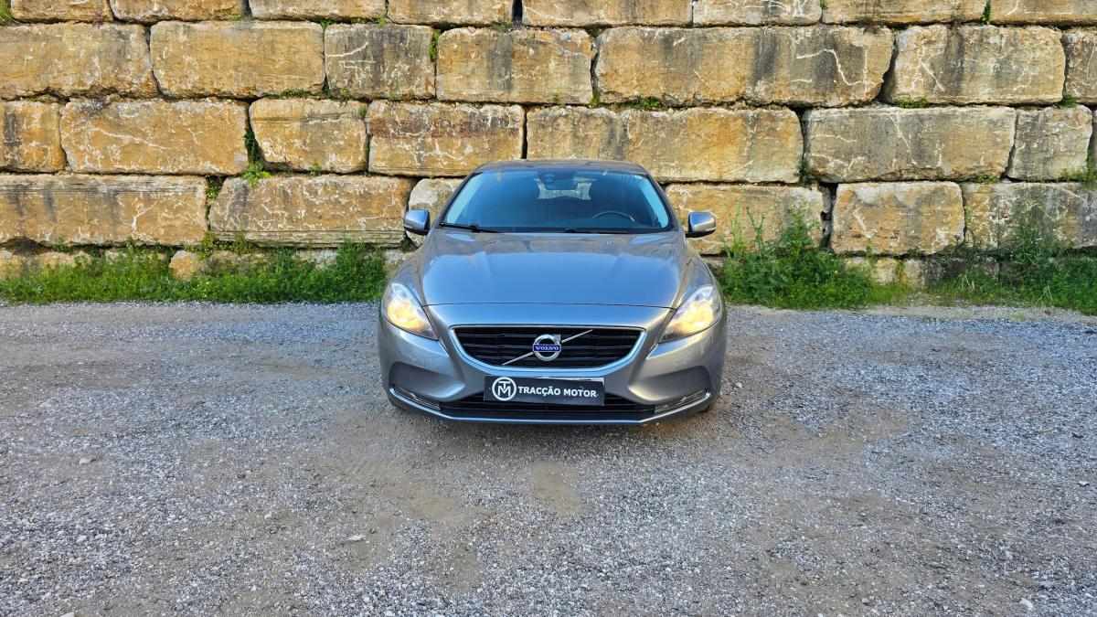 volvo-v40-2015-diesel-1560cc