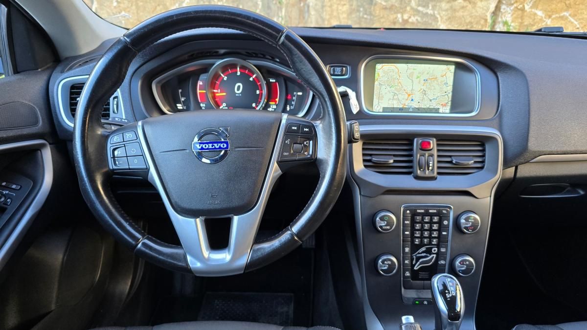 volvo-v40-2015-diesel-1560cc
