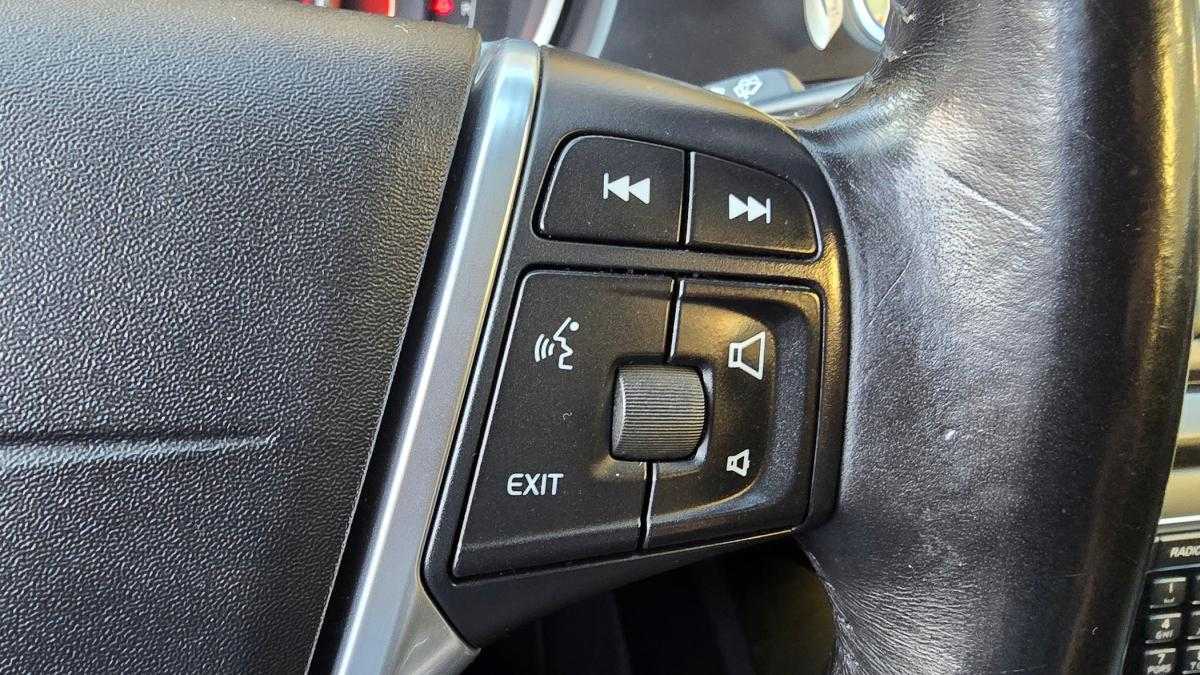 volvo-v40-2015-diesel-1560cc