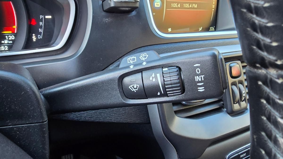 volvo-v40-2015-diesel-1560cc