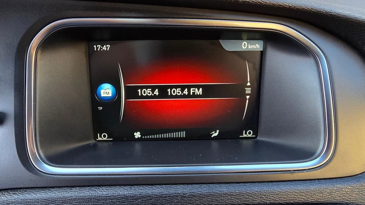 volvo-v40-2015-diesel-1560cc