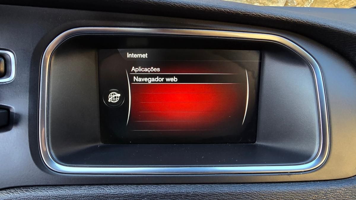 volvo-v40-2015-diesel-1560cc
