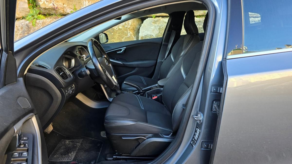 volvo-v40-2015-diesel-1560cc
