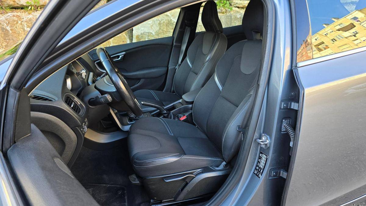 volvo-v40-2015-diesel-1560cc
