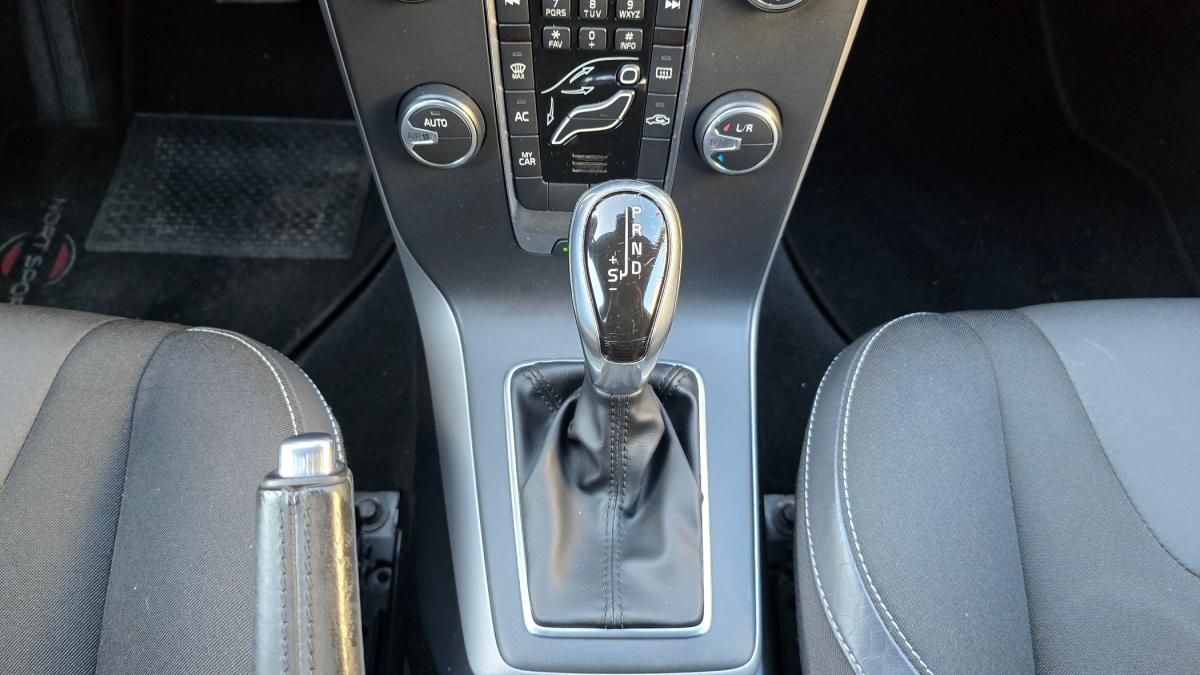 volvo-v40-2015-diesel-1560cc