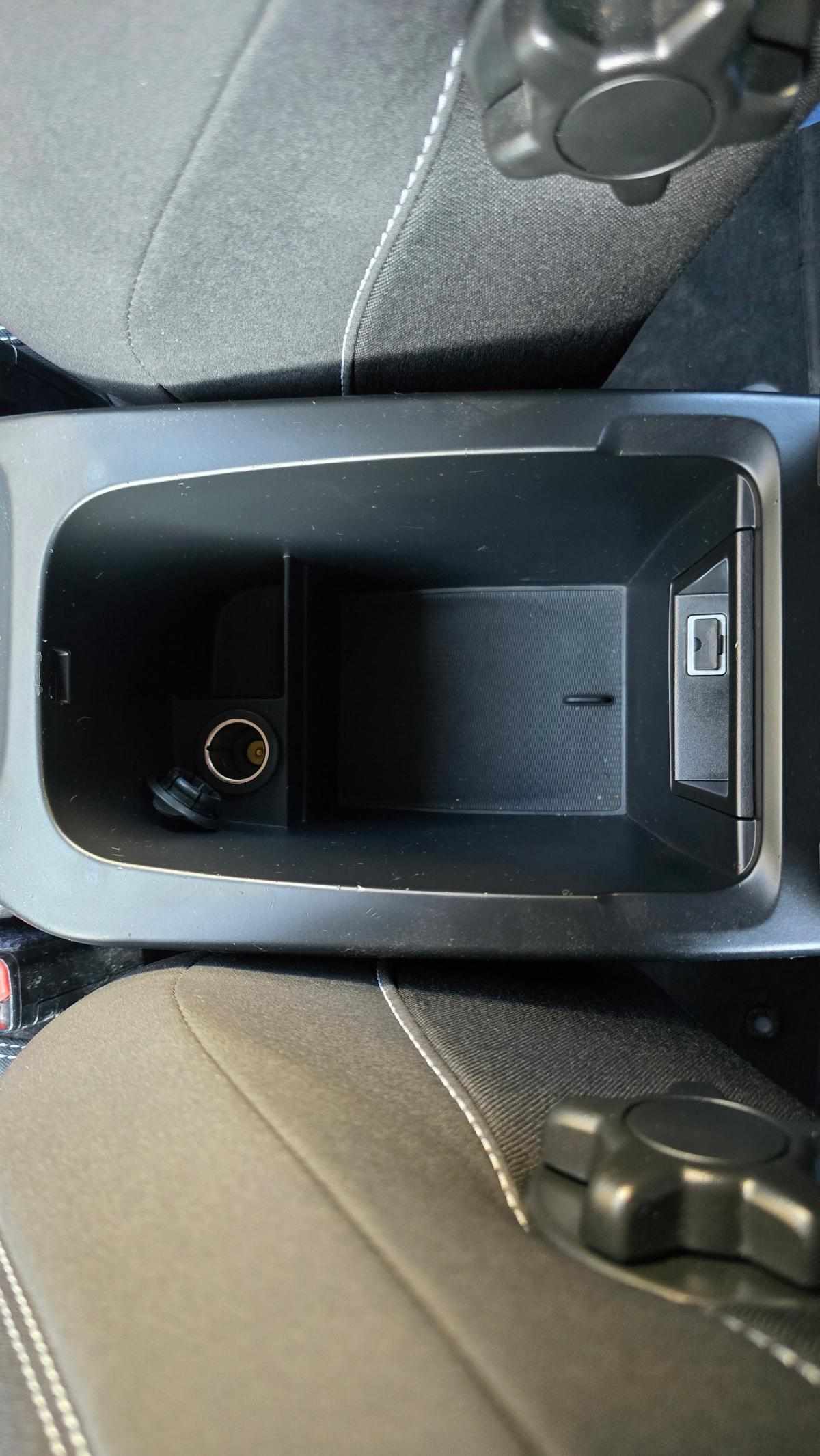 volvo-v40-2015-diesel-1560cc