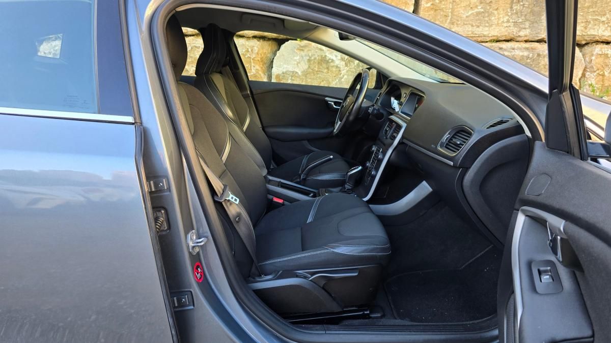 volvo-v40-2015-diesel-1560cc