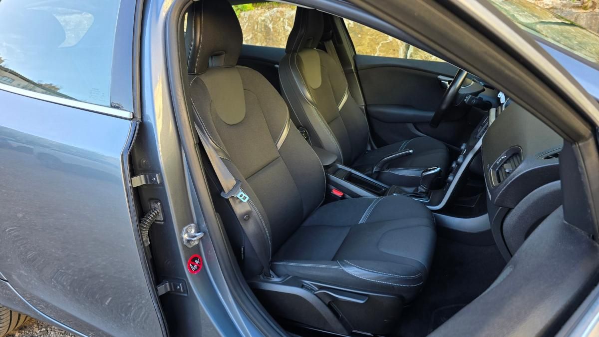 volvo-v40-2015-diesel-1560cc