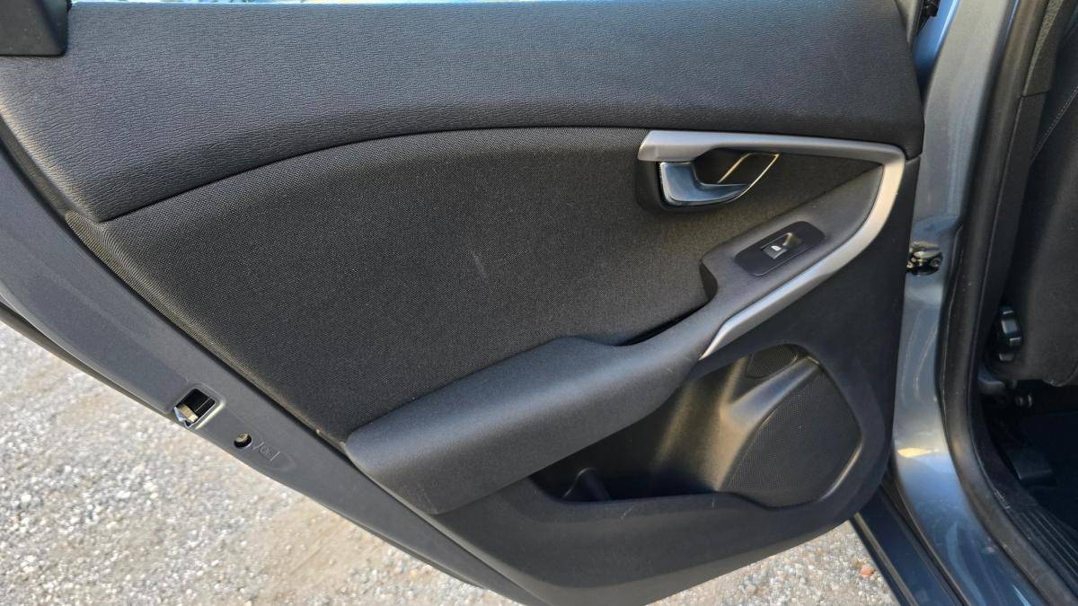 volvo-v40-2015-diesel-1560cc