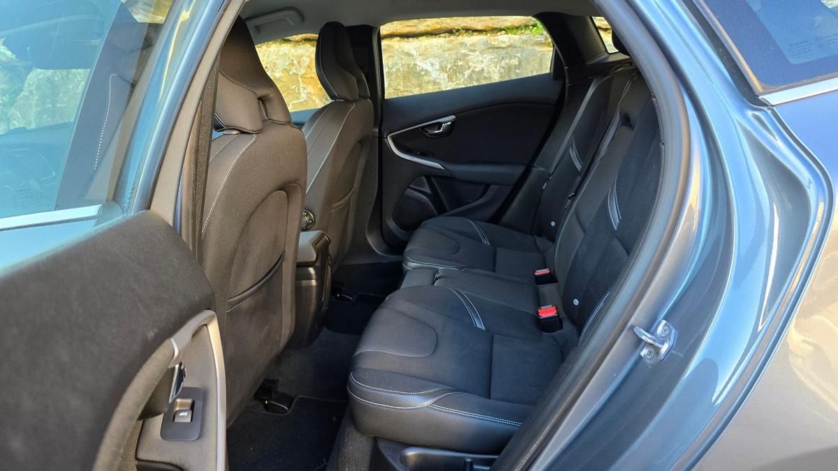 volvo-v40-2015-diesel-1560cc