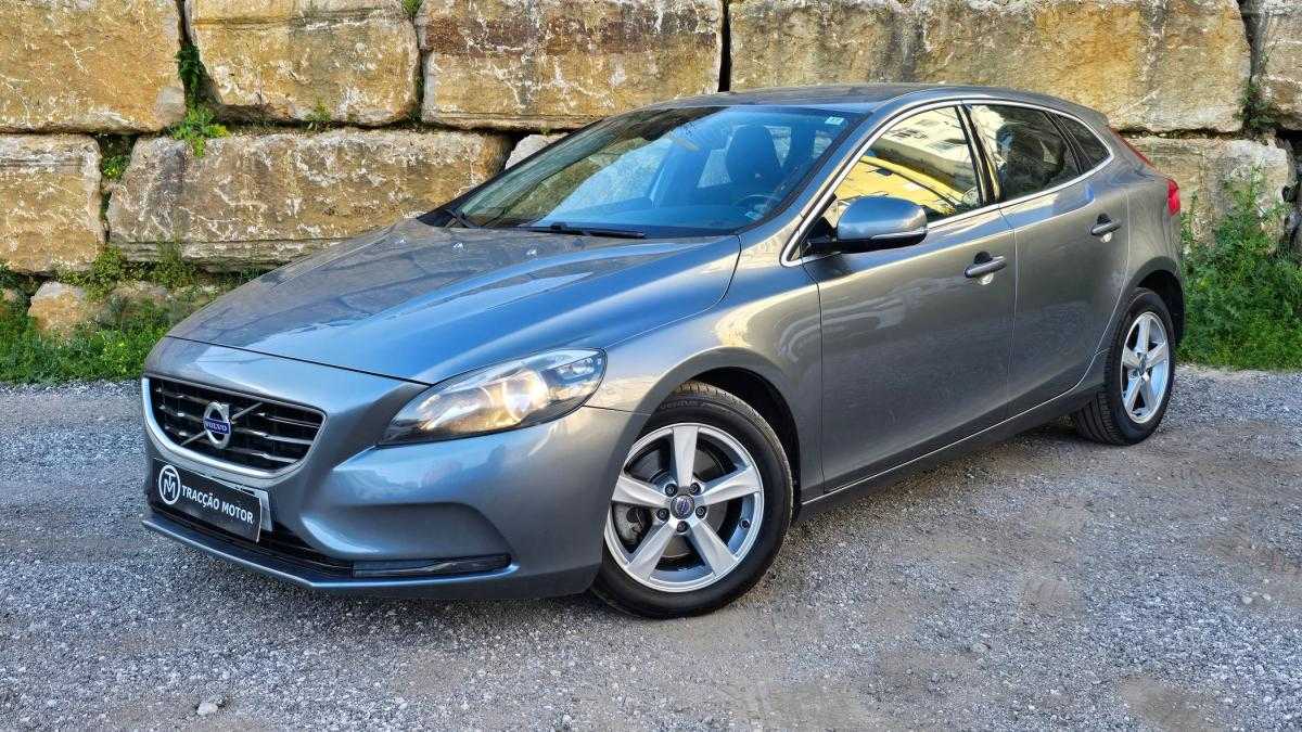 volvo-v40-2015-diesel-1560cc