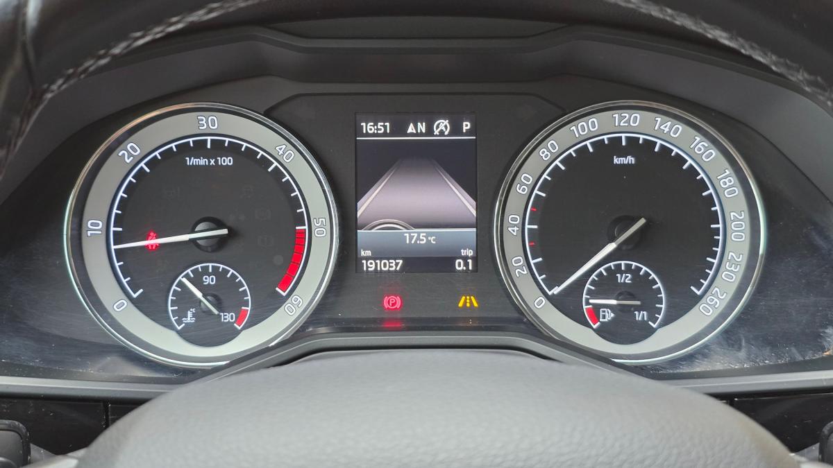 skoda-superb-2018-diesel-1968cc