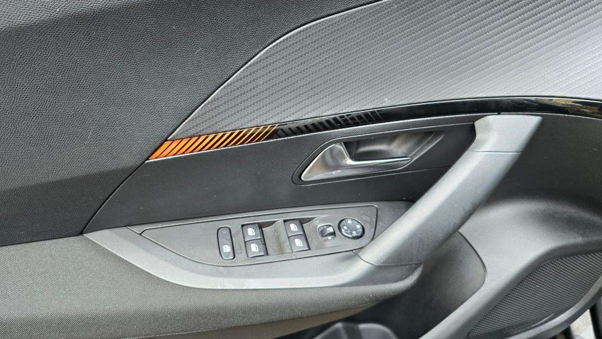 peugeot-2008-2021-diesel-1499cc