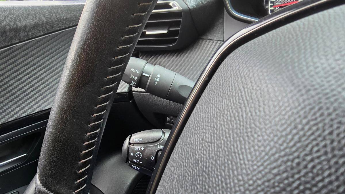 peugeot-2008-2021-diesel-1499cc
