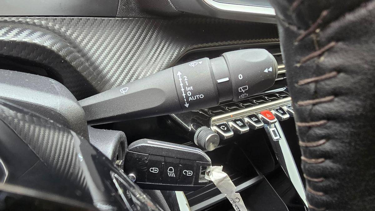 peugeot-2008-2021-diesel-1499cc