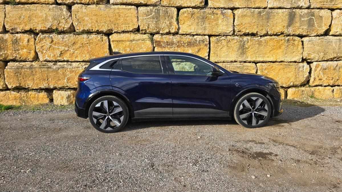 renault-megane-e-tech-2023-eletrico-0cc