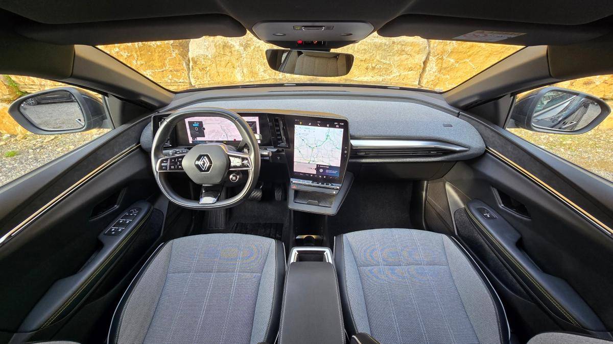 renault-megane-e-tech-2023-eletrico-0cc