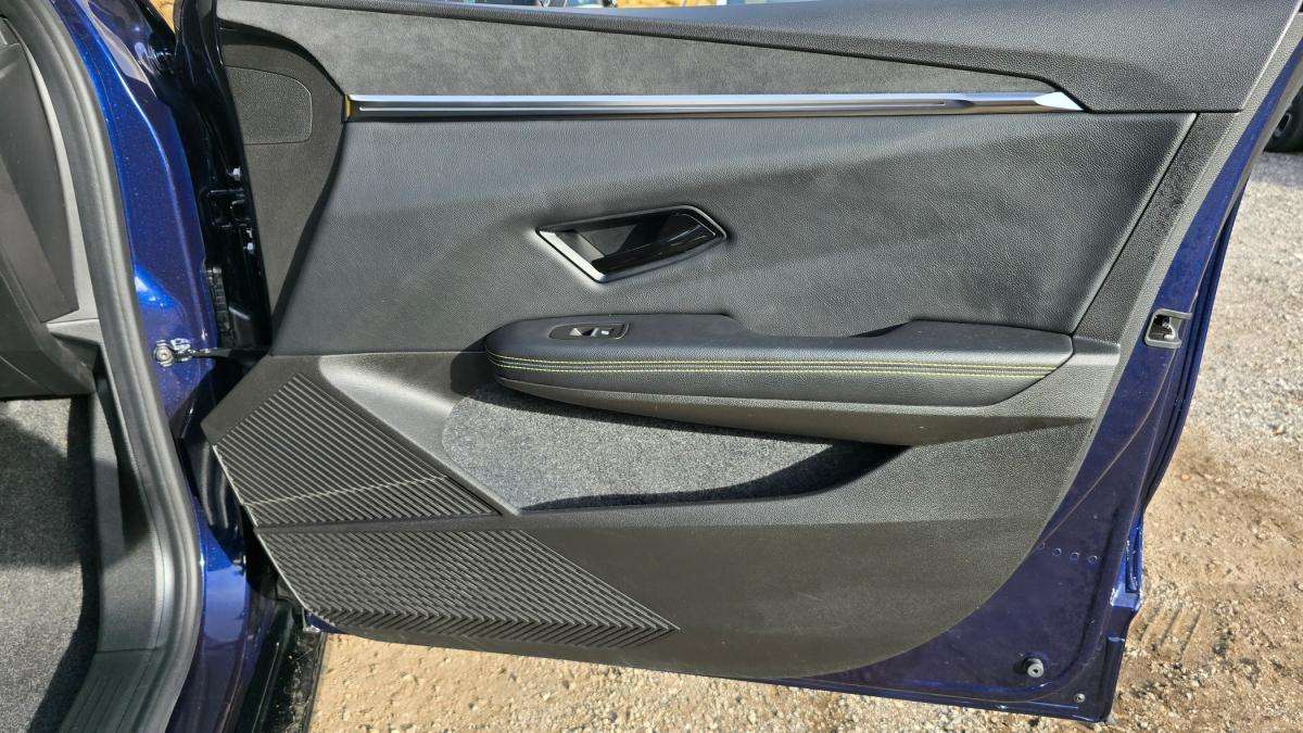 renault-megane-e-tech-2023-eletrico-0cc