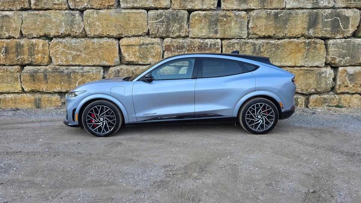 ford-mustang-2022-eletrico-0cc