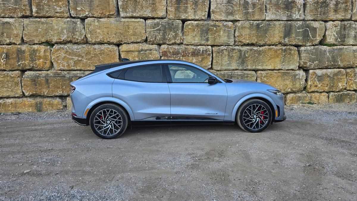 ford-mustang-2022-eletrico-0cc