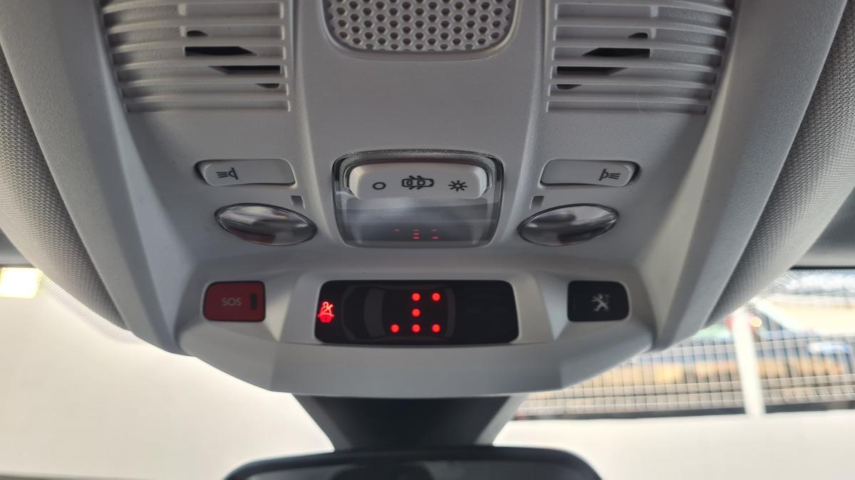 peugeot-5008-2019-diesel-1499cc