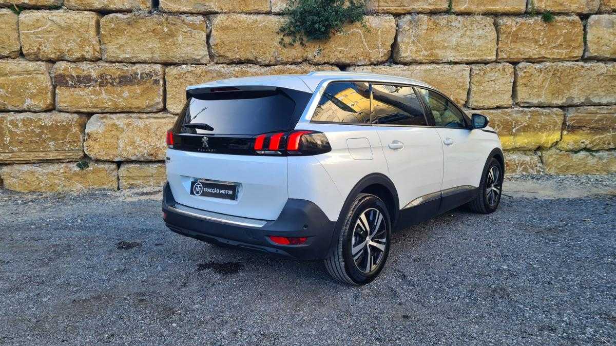 peugeot-5008-2018-diesel-1560cc