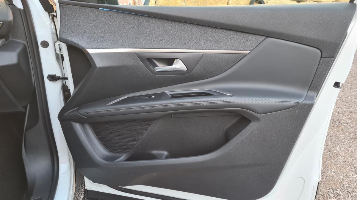 peugeot-5008-2018-diesel-1560cc