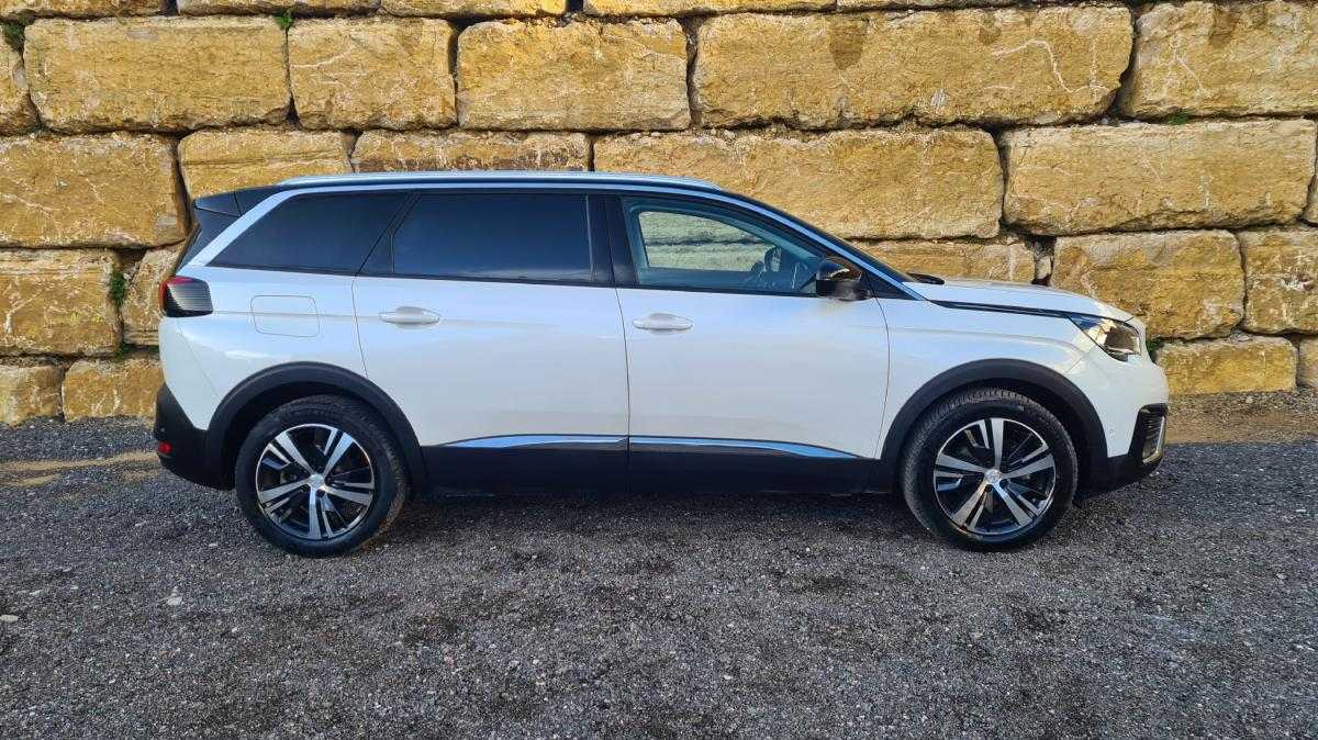peugeot-5008-2018-diesel-1499cc