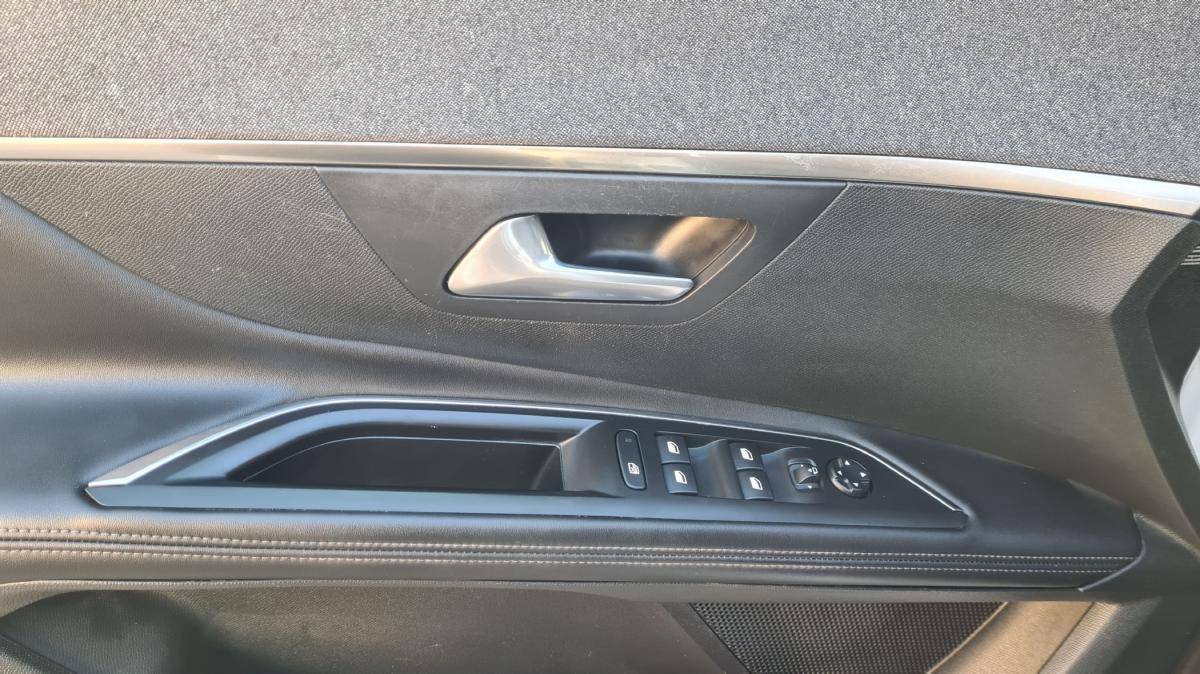 peugeot-5008-2018-diesel-1499cc