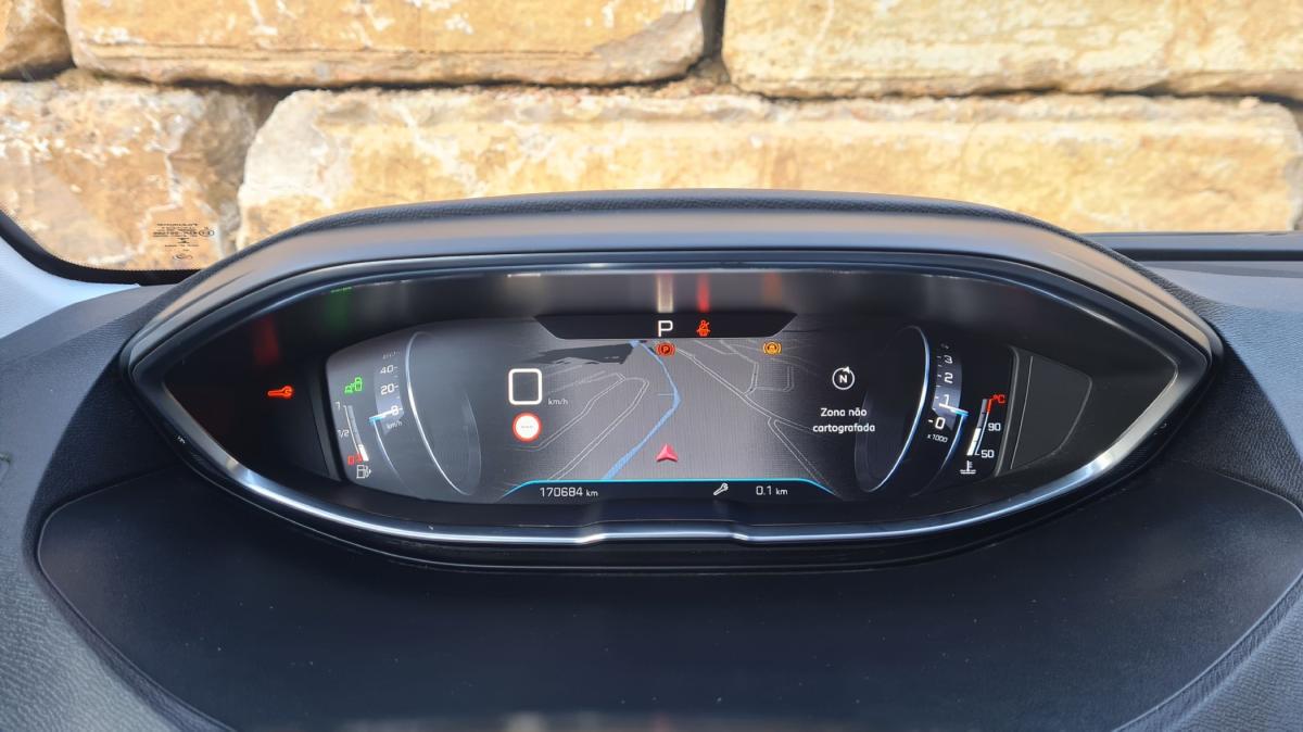 peugeot-5008-2018-diesel-1499cc