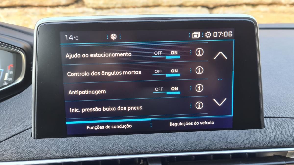 peugeot-5008-2018-diesel-1499cc