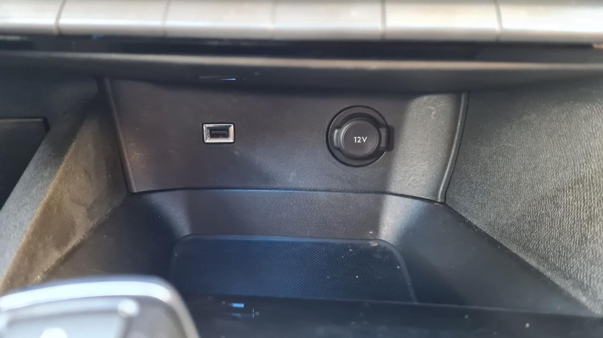 peugeot-5008-2018-diesel-1499cc