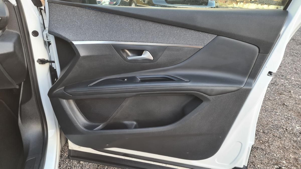 peugeot-5008-2018-diesel-1499cc
