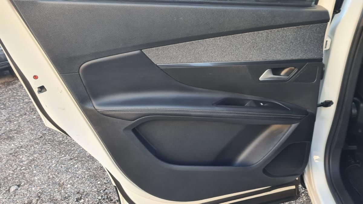 peugeot-5008-2018-diesel-1499cc