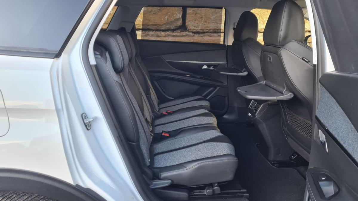 peugeot-5008-2018-diesel-1499cc