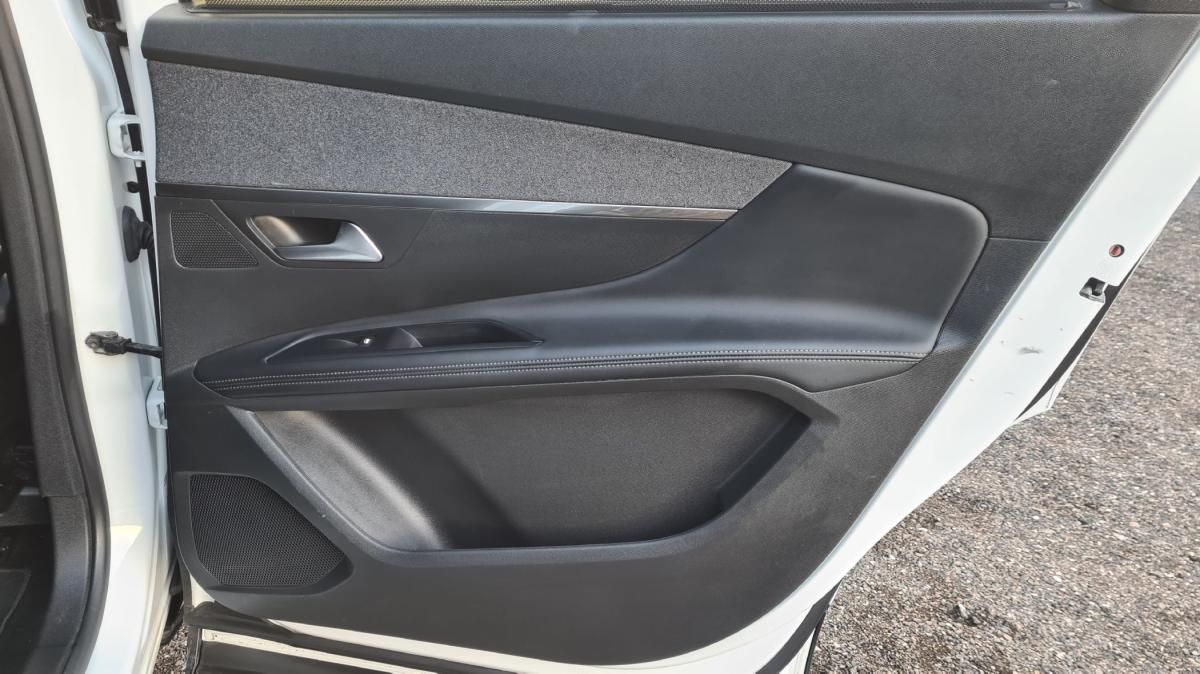 peugeot-5008-2018-diesel-1499cc