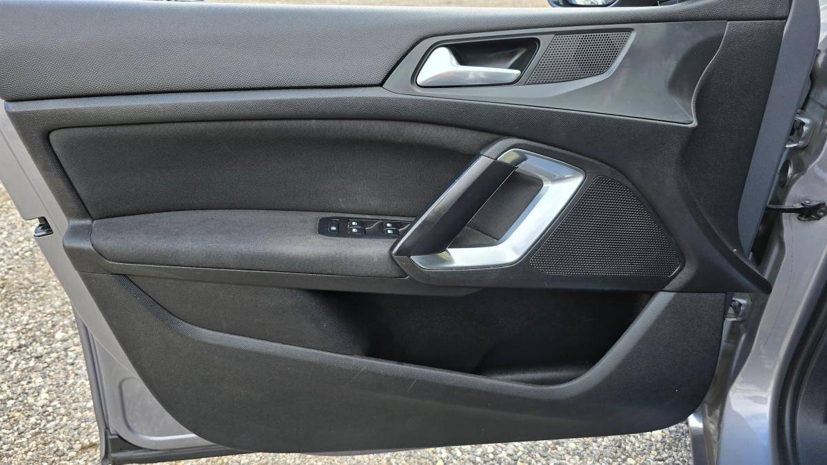 peugeot-308-sw-2018-diesel-1560cc