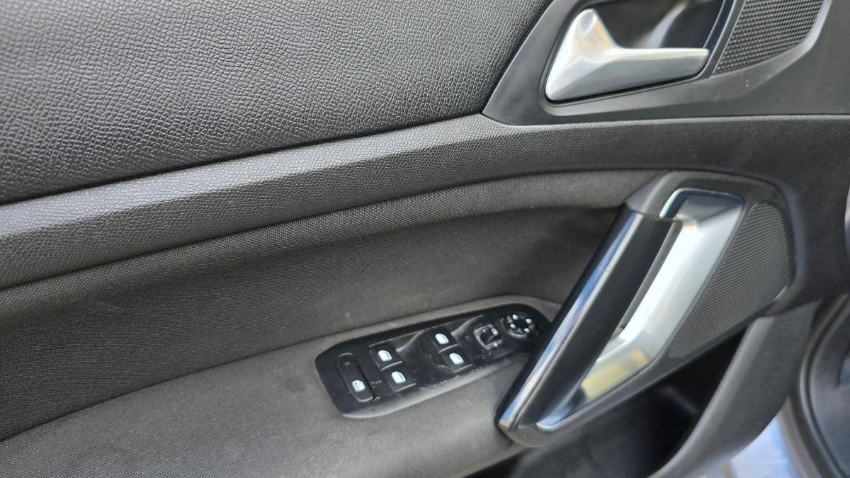 peugeot-308-sw-2018-diesel-1560cc