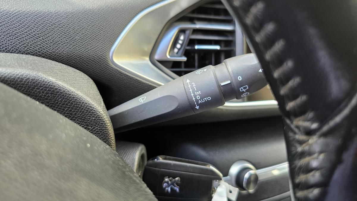 peugeot-308-sw-2018-diesel-1560cc