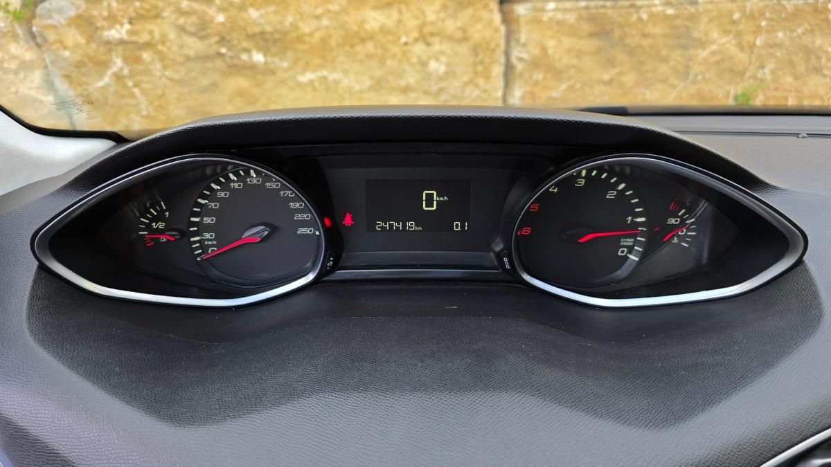 peugeot-308-sw-2018-diesel-1560cc