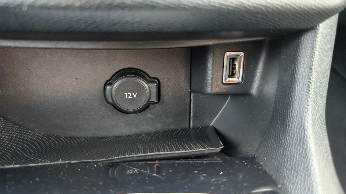 peugeot-308-sw-2018-diesel-1560cc
