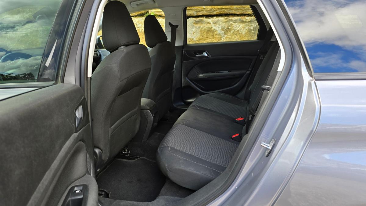 peugeot-308-sw-2018-diesel-1560cc
