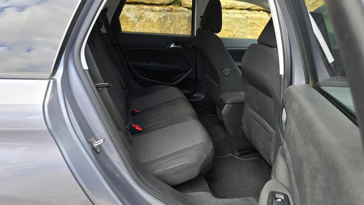 peugeot-308-sw-2018-diesel-1560cc