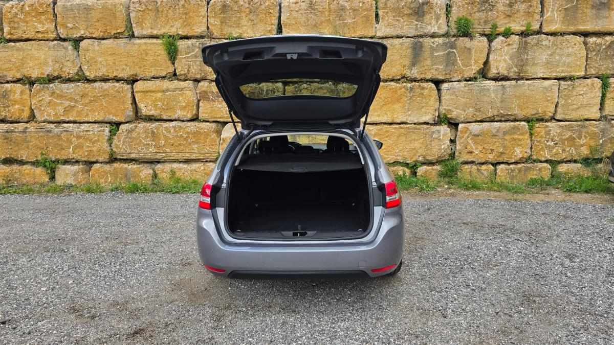 peugeot-308-sw-2018-diesel-1560cc