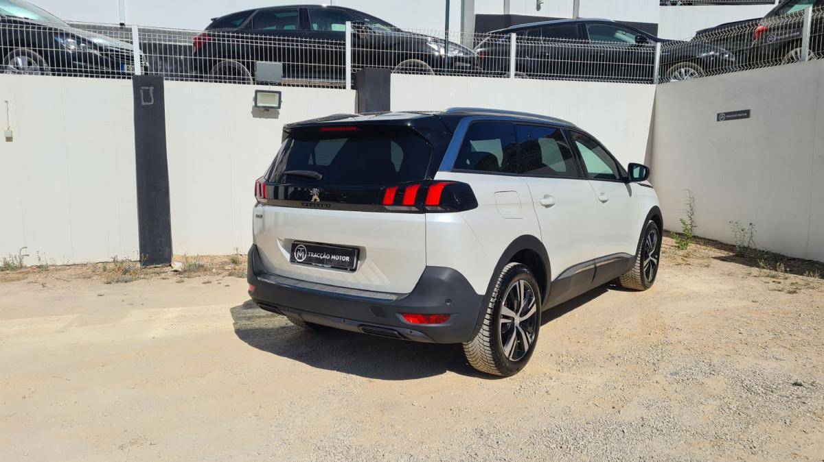peugeot-5008-2018-diesel-1560cc
