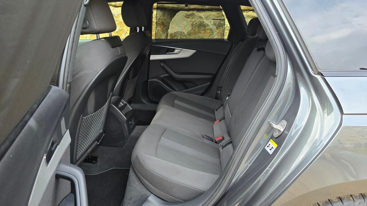 audi-a4-avant-2023-diesel-1968cc