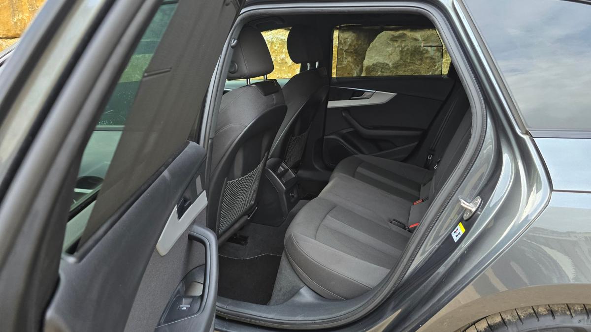 audi-a4-avant-2023-diesel-1968cc
