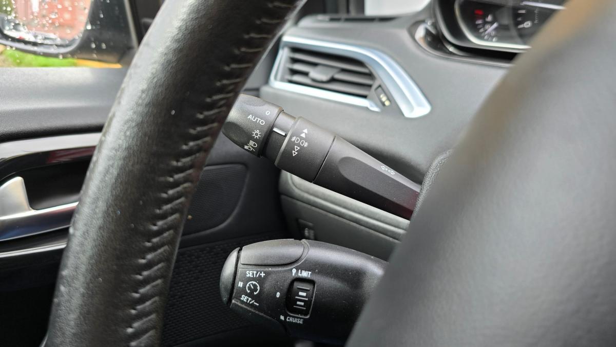 peugeot-208-2015-diesel-1560cc