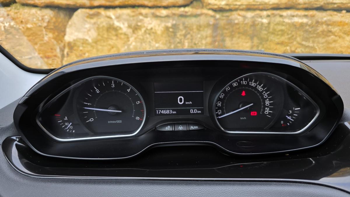 peugeot-208-2015-diesel-1560cc